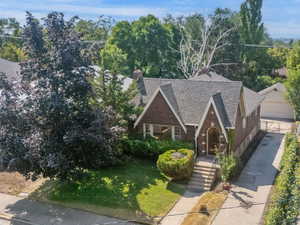 Aerial view of property and surrounding area