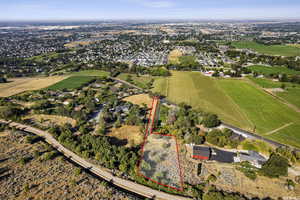 Aerial view of property's location with property boundaries highlighted