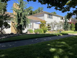 View of front of home featuring a front yard