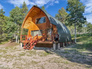 View of front of property featuring a gambrel roof
