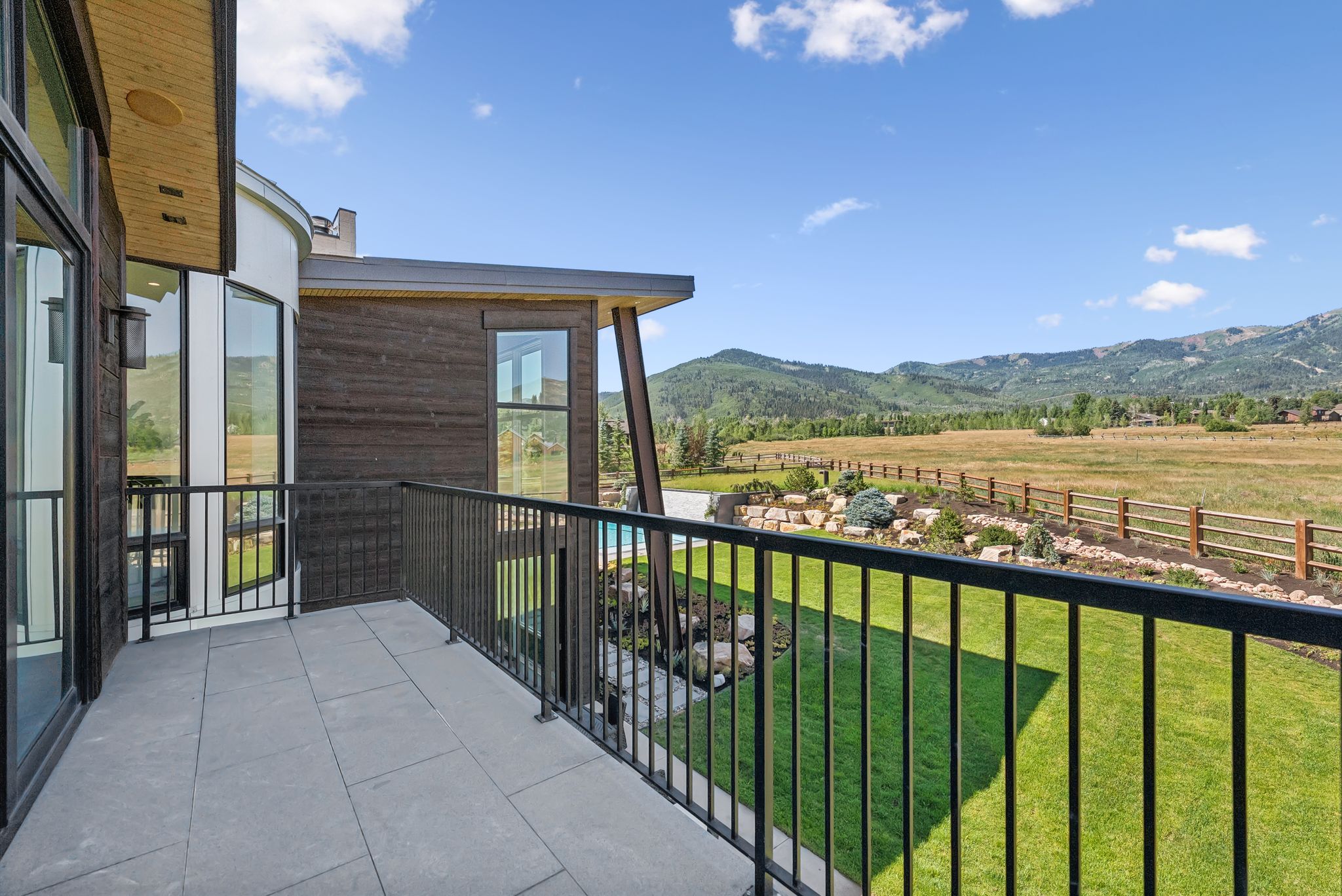 Balcony with a mountain view and a view of rural / pastoral area