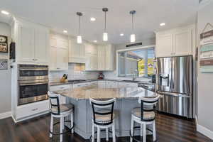 Eat-In Kitchen w/ Double Oven