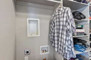 Washer/Dryer Hookups in Primary Closet