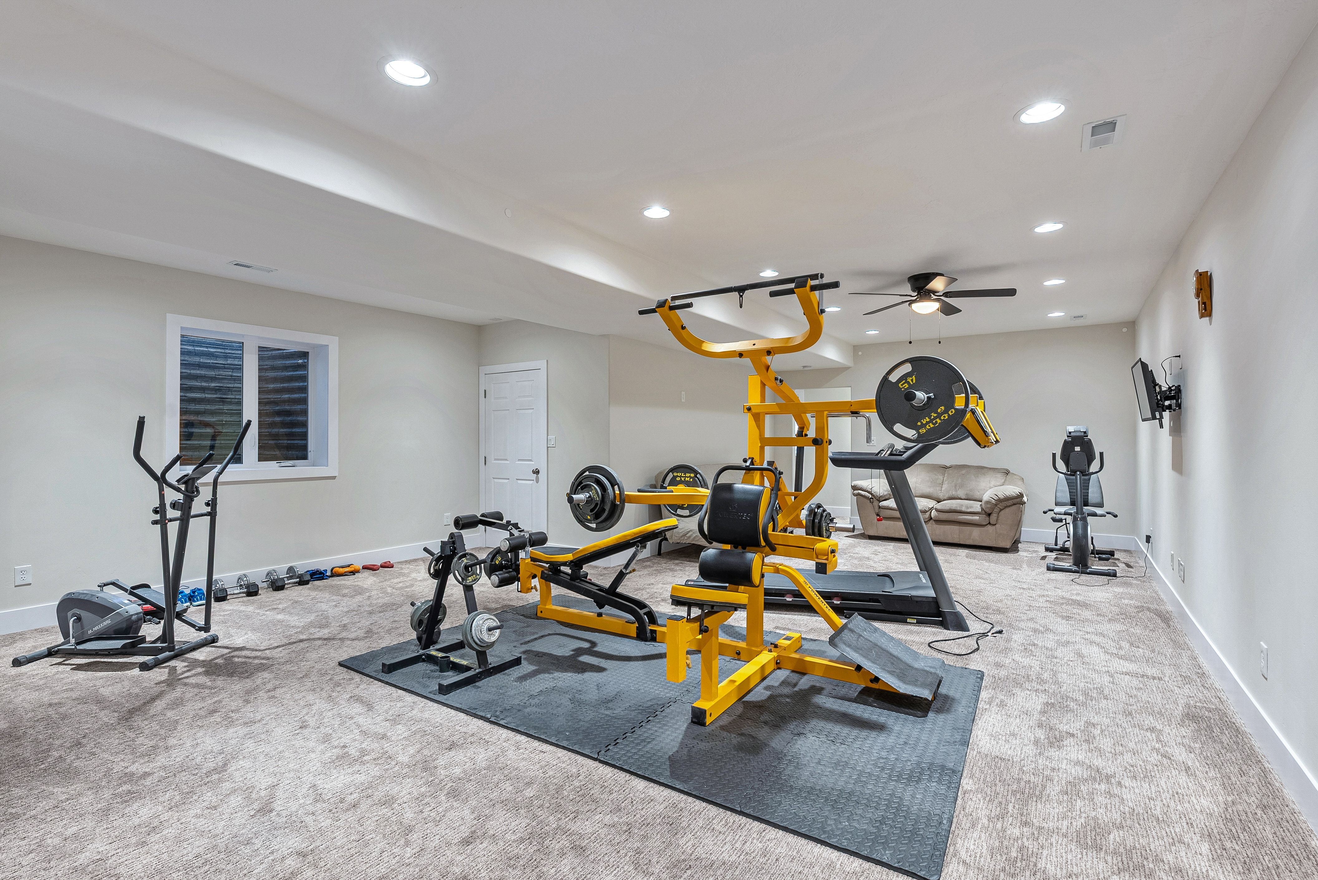 Spacious finished basement featuring recessed lighting, a ceiling fan, and carpeted flooring