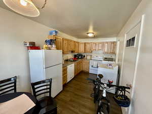 Apt B - Kitchen