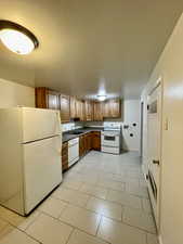 Apt D - Kitchen