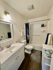 Apt B - Bathroom
