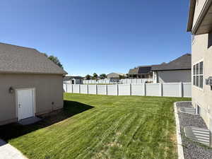 View of yard with a residential view