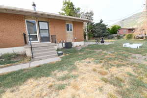 View of grassy yard