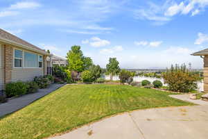 View of yard with a pergola and a mountain view