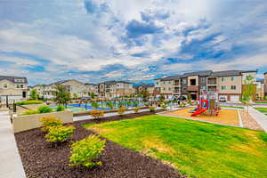 View of property's community featuring a residential view