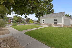 View of grassy yard
