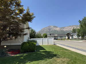 View of yard featuring a mountain view