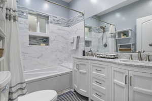 Upstairs full Bathroom