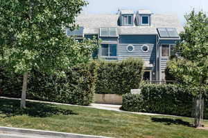 View of front of house featuring a front yard