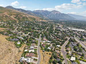 Aerial view of property's location with mountains