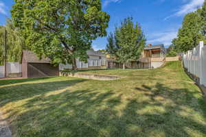 View of yard featuring a storage shed