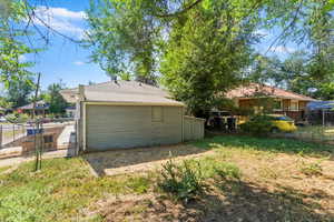Garage featuring a gate
