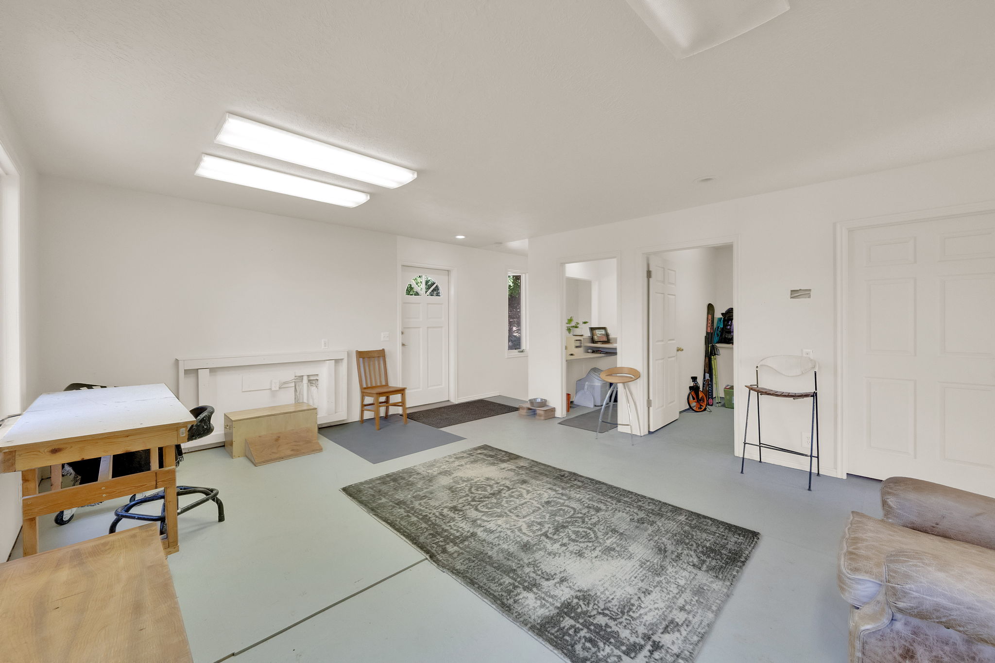 Misc room featuring concrete floors
