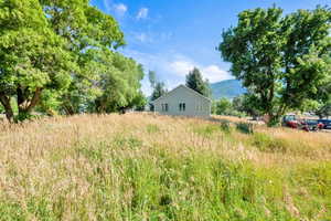View of yard featuring a mountain view