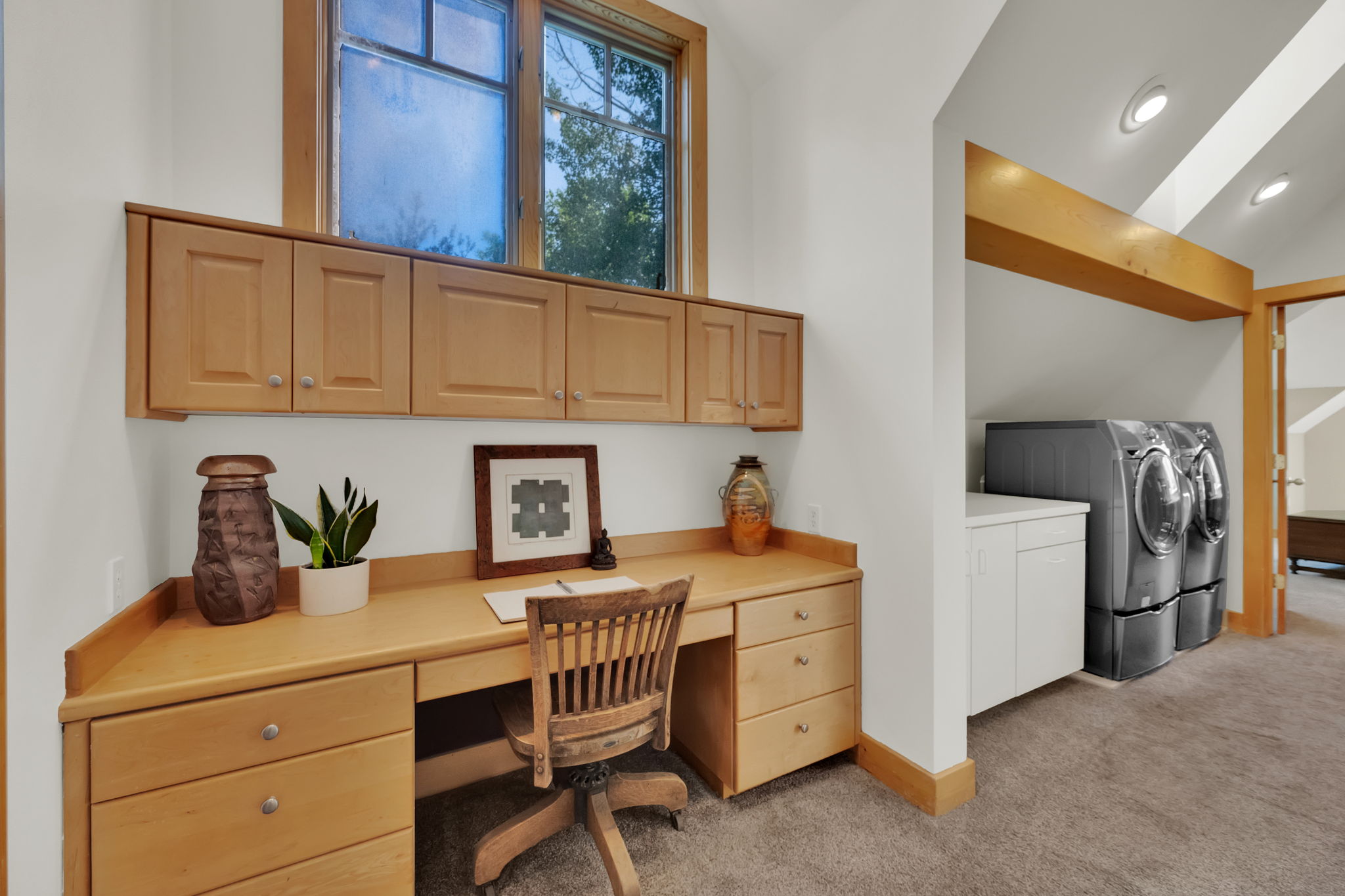 Office area featuring washer and clothes dryer, built in study area, light colored carpet, vaulted ceiling, and recessed lighting