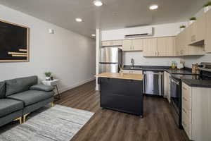 ***Photos are of a similar unit.***