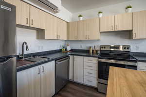 ***Photos are of a similar unit.***