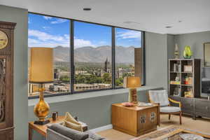 Abundant natural light, a tranquil view!