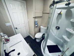 Three Q Bath with Shower