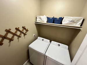Laundry area featuring independent washer and dryer and baseboards