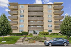 View of apartment building / complex