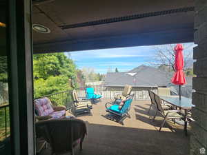 Patio / terrace with outdoor dining area