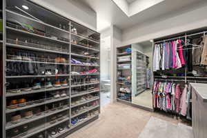 Walk in closet featuring carpet