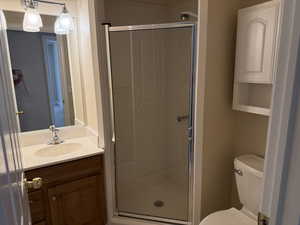 3/4 main bathroom with a stall shower and vanity