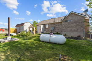 View of yard with an outdoor structure