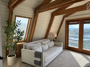 Bedroom with vies of the lake