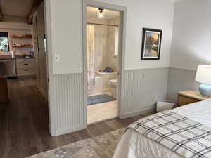 Bedroom with ensuite full bathroom