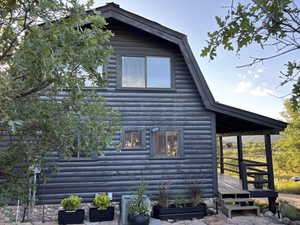 Entry from upper parking area to front door