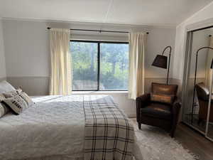 Main floor bedroom with mirrored closet doors