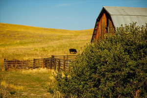 View of yard with a barn and a view of countryside