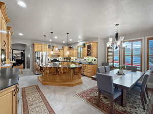 Kitchen and breakfast table