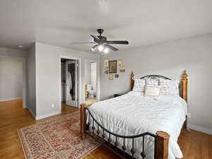 Upstairs bedroom with en-suite bathroom