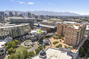 City view featuring a mountain backdrop
