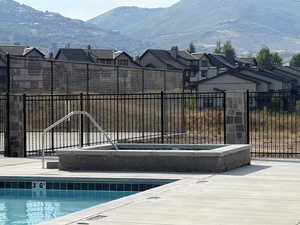 Community hot tub with a mountain view