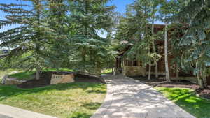 View of front of house featuring a front yard