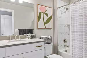 Bathroom with vanity and shower / tub combo