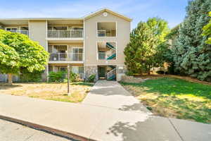 Welcome home! This charming middle-floor condo is nestled in a well-maintained, tree-lined community with peaceful surroundings.