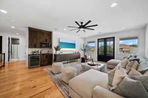 Living area with light wood-style flooring, wine cooler, a ceiling fan, and recessed lighting