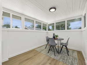 View of sunroom / solarium