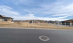 View of yard featuring a detached garage